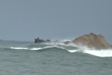 Bộ đội biên phòng cứu ngư dân chìm tàu trên biển