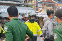 Xử lý người mặc áo "police" trong đoàn xe chạy ngược chiều ở phà Cát Lái?