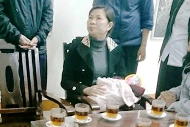 Bé trai sơ sinh bị bỏ rơi trong ngày giá rét