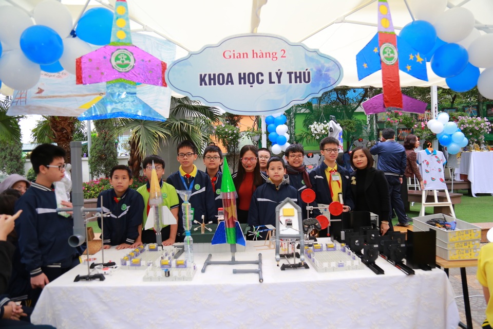 Trầm trồ, hứng thú với ngày hội STEAM ở một trường học Hà Nội - 4 Trầm trồ, hứng thú với ngày hội STEAM ở một trường học Hà Nội - 4