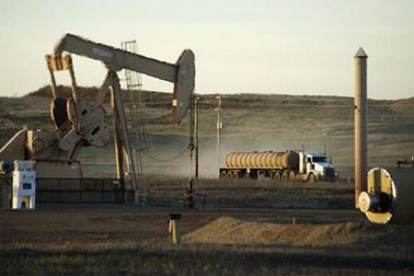 Giá dầu bất ngờ tăng lên mức cao nhất trong 2 tuần