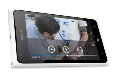 Nokia Lumia 900 màu trắng xuất hiện