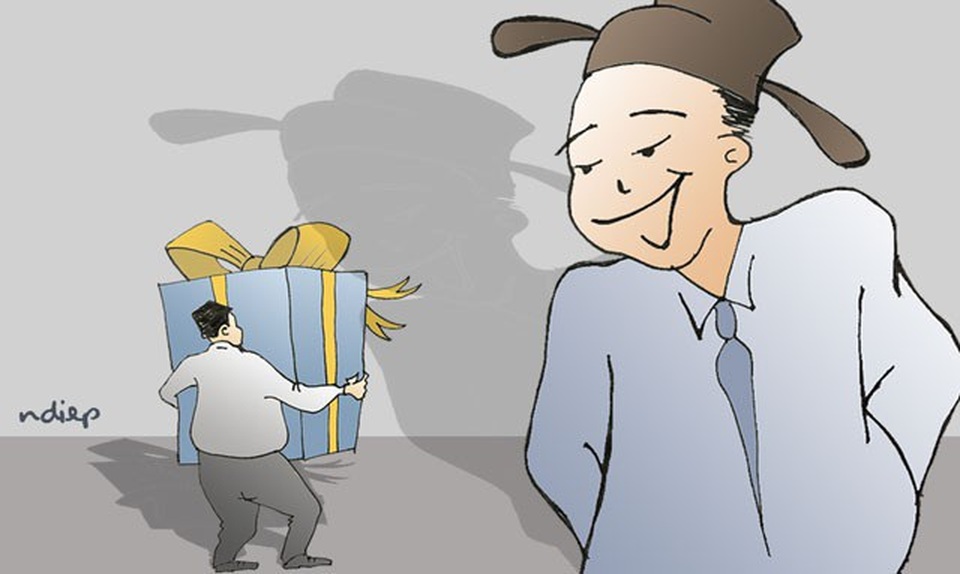 3 người nộp lại quà tặng chỉ 30 triệu, 1 vụ nhận quà sai đã 210 triệu - 1 3 người nộp lại quà tặng chỉ 30 triệu, 1 vụ nhận quà sai đã 210 triệu - 1