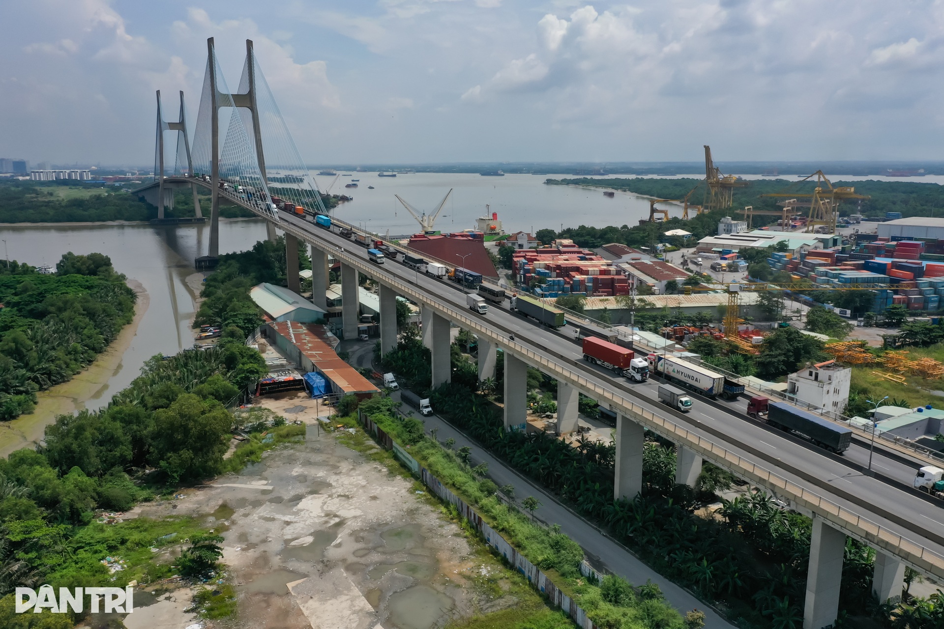 Cảnh trái ngược dưới những gầm cầu ở TPHCM - 1 Cảnh trái ngược dưới những gầm cầu ở TPHCM - 1