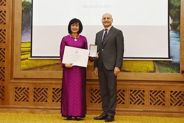 Thứ trưởng Bộ Tư pháp được Tổng thống Italia trao tặng Huân chương Công trạng