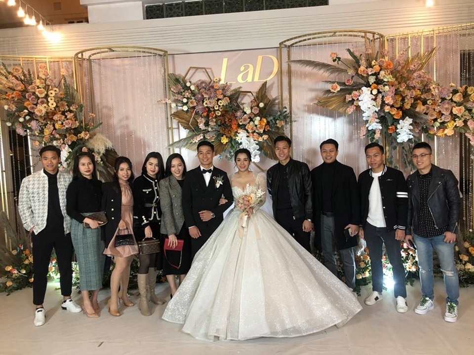 Dàn sao đội tuyển Việt Nam dự lễ cưới Bùi Tiến Dũng tại Hà Nội - 6 Dàn sao đội tuyển Việt Nam dự lễ cưới Bùi Tiến Dũng tại Hà Nội - 6