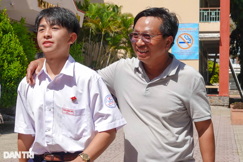 Cần Thơ: Đề toán vào lớp 10 phân loại cao, nhiều em bỏ cùng một câu hỏi - 3 Cần Thơ: Đề toán vào lớp 10 phân loại cao, nhiều em bỏ cùng một câu hỏi - 3