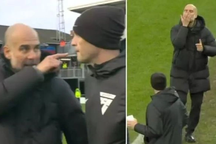 HLV Pep Guardiola chỉ tay, mắng mỏ trọng tài, CĐV kêu gọi trừng phạt