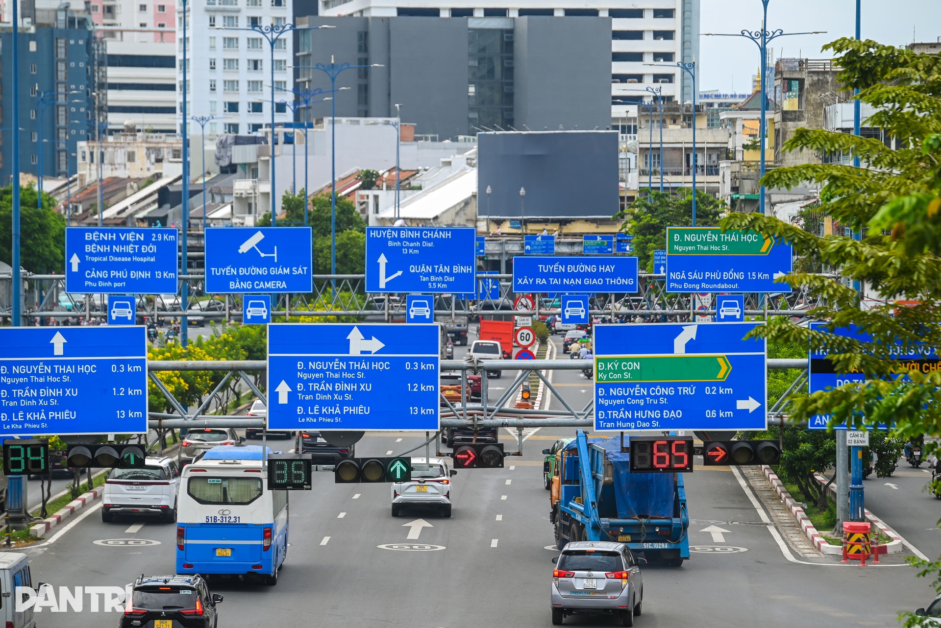 Ma trận biển báo giao thông đánh đố tài xế ở TPHCM - 2 Ma trận biển báo giao thông đánh đố tài xế ở TPHCM - 2