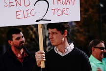 Người ủng hộ ông Trump buồn bã với kết quả bầu cử