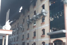 Vụ cháy lớn kéo dài sang ngày thứ 5, lửa vẫn còn âm ỉ