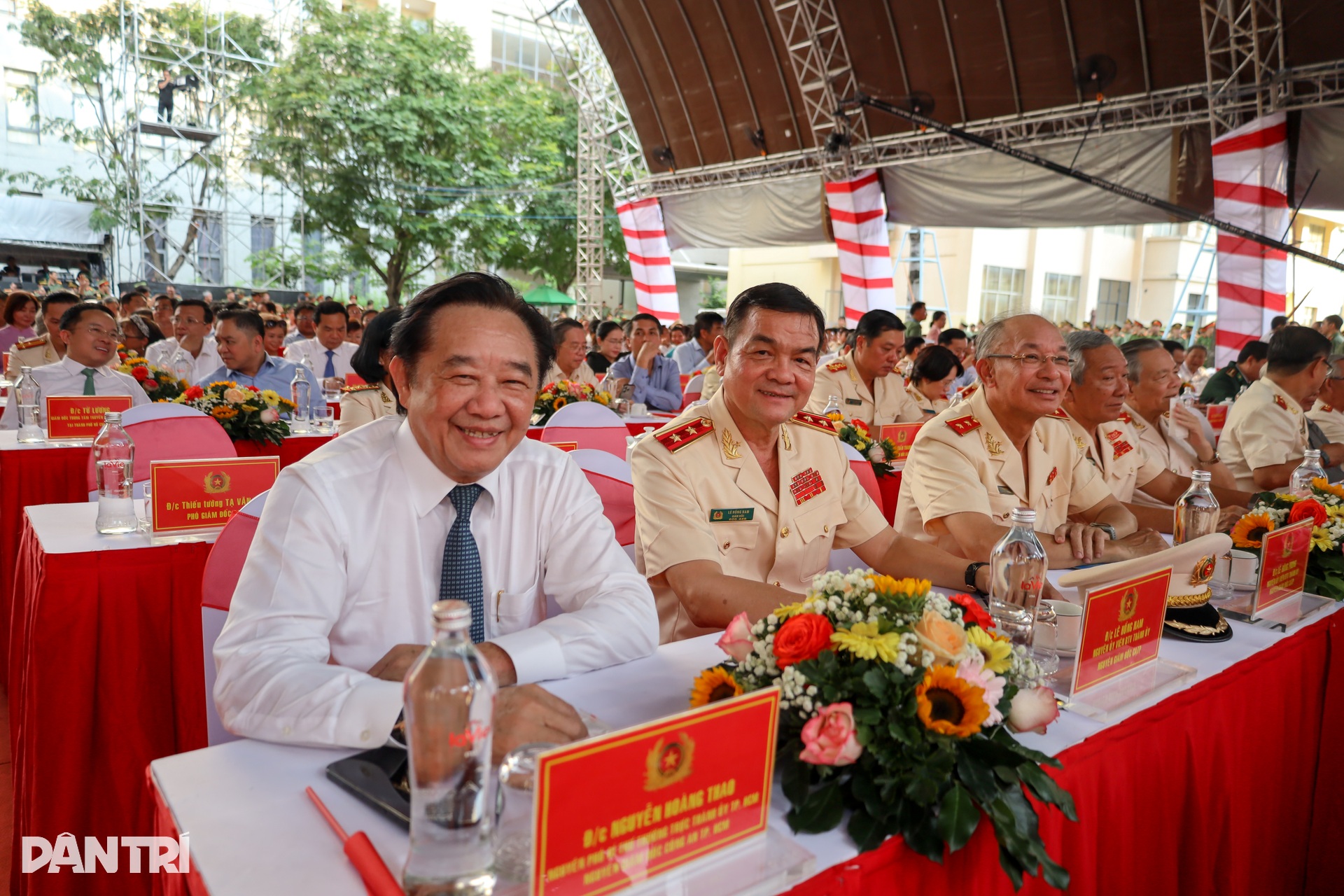 Trung tướng Mai Hoàng: Công an TPHCM tiếp nối tinh thần anh hùng cách mạng - 2 Trung tướng Mai Hoàng: Công an TPHCM tiếp nối tinh thần anh hùng cách mạng - 2