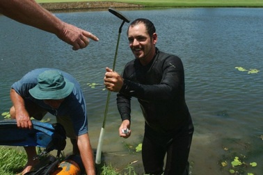 Mò hồ lặn bóng: Kiếm tiền từ thú đánh golf của đại gia