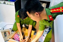 Bên trong xưởng làm giả giấy tờ, con dấu quy mô cực “khủng” ở phía Nam