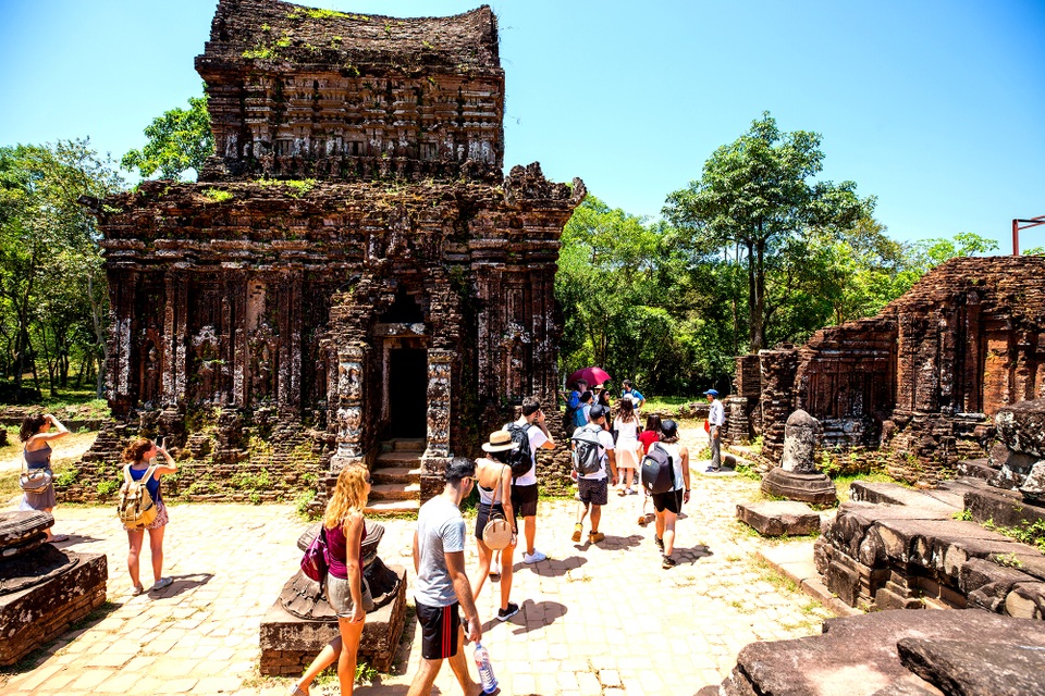 Tạm dừng tham quan khu di tích Mỹ Sơn - 1 Tạm dừng tham quan khu di tích Mỹ Sơn - 1