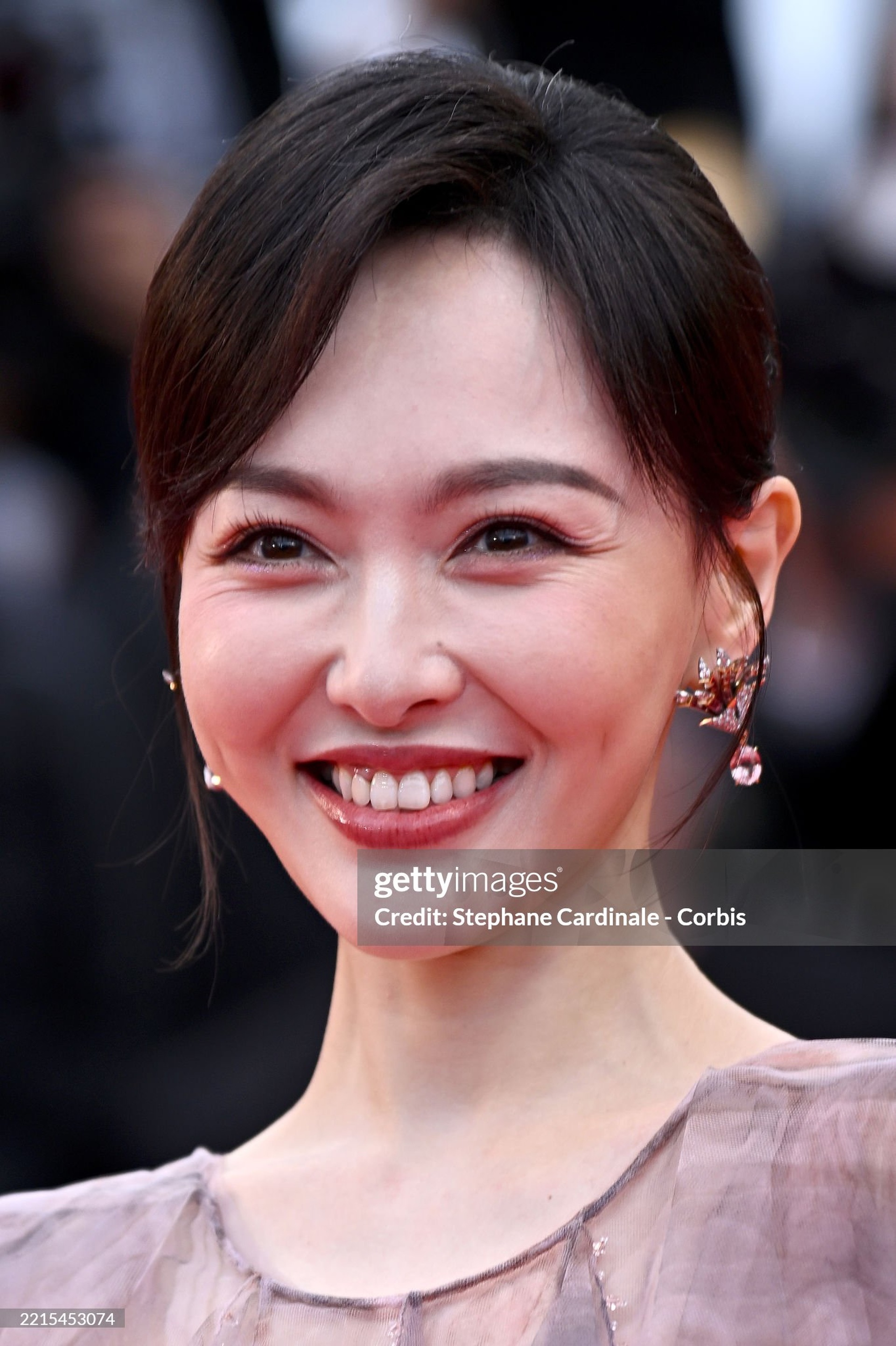 Angelina Jolie đẹp dịu dàng như nàng thơ tại LHP Cannes 2025 - 10 Angelina Jolie đẹp dịu dàng như nàng thơ tại LHP Cannes 2025 - 10