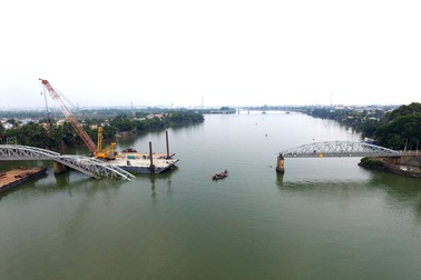 Đề nghị truy tố 2 người liên quan đến vụ sà lan tông sập cầu Ghềnh