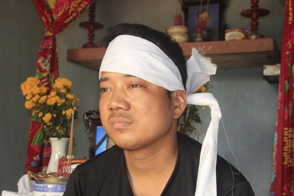 Chàng trai bệnh tật đau đớn khi bố mẹ và anh nhằm ngày định mệnh ra đi - 1 Chàng trai bệnh tật đau đớn khi bố mẹ và anh nhằm ngày định mệnh ra đi - 1