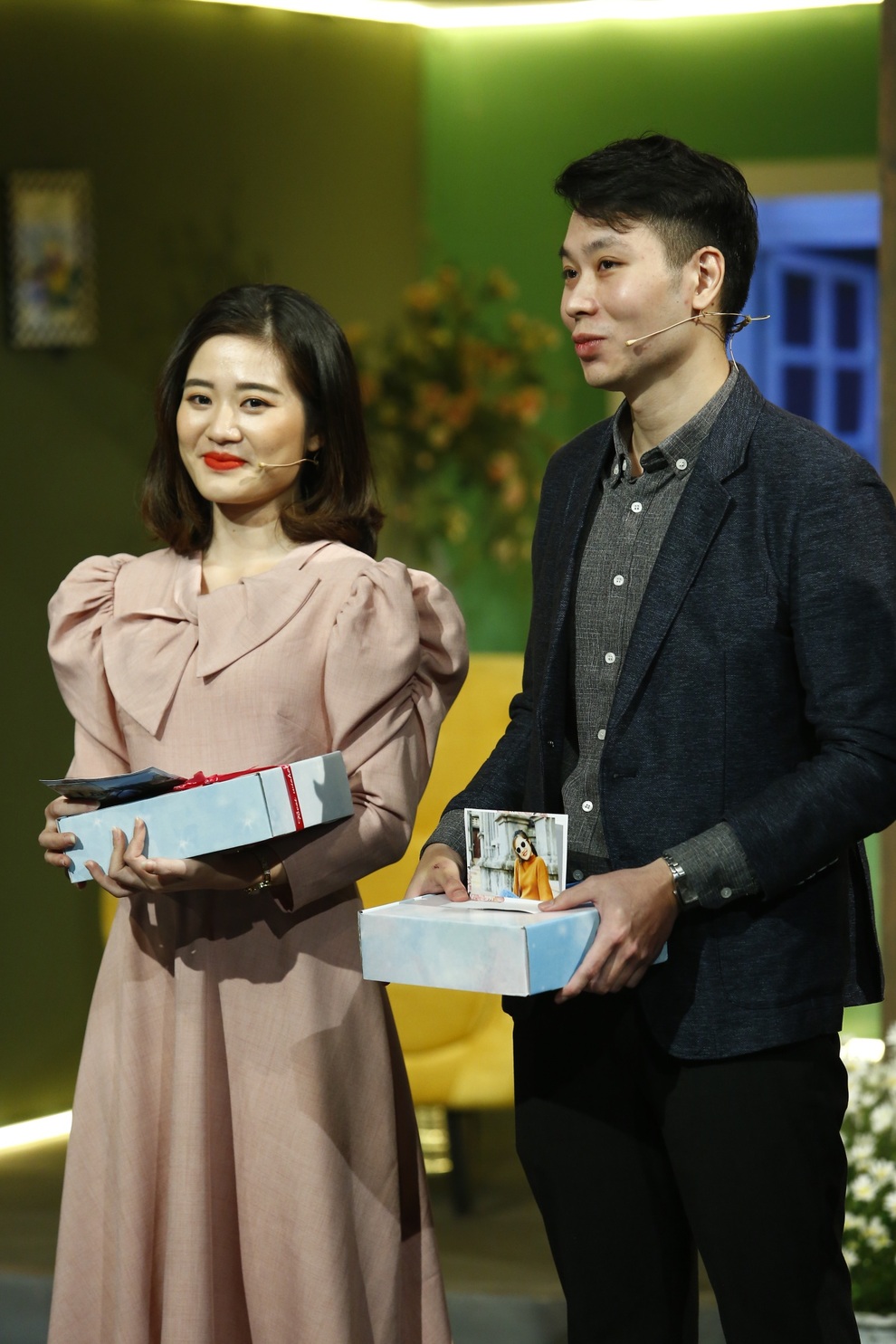 Phương Oanh có ưng thiếu gia đeo nhẫn kim cương hột xoàn, đồng hồ đắt đỏ? - 4 Phương Oanh có ưng thiếu gia đeo nhẫn kim cương hột xoàn, đồng hồ đắt đỏ? - 4