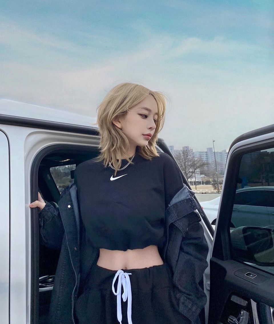 Hot girl xứ Hàn sở hữu gương mặt ngây thơ, xinh đẹp tựa búp bê - 12