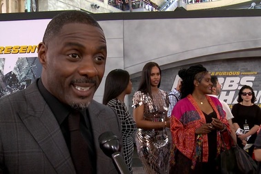 Idris Elba lịch lãm trên thảm đỏ