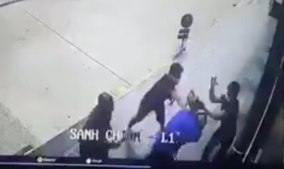 Nam thanh niên trúng 2 viên đạn bi vào đầu trong cuộc ẩu đả - 1 Nam thanh niên trúng 2 viên đạn bi vào đầu trong cuộc ẩu đả - 1