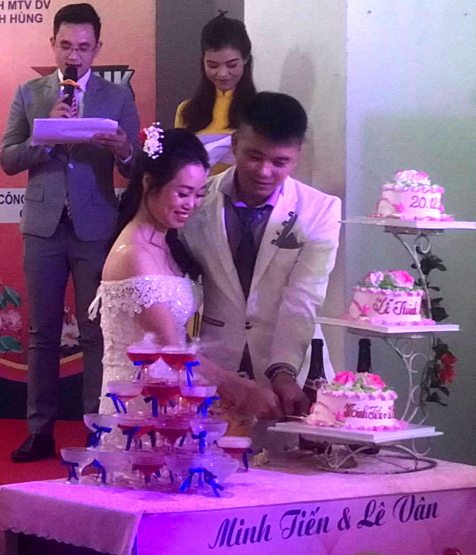 Đám cưới tập thể miễn phí cho công nhân có hoàn cảnh khó khăn - 3 Đám cưới tập thể miễn phí cho công nhân có hoàn cảnh khó khăn - 3