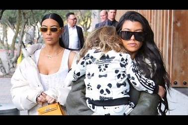 Kim và Kourtney ra phố ăn trưa