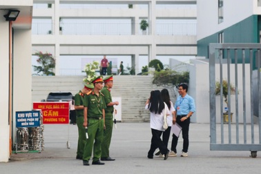 Hơn 300 thí sinh tại điểm thi THPT chuyên Tuyên Quang bắt đầu thi lại