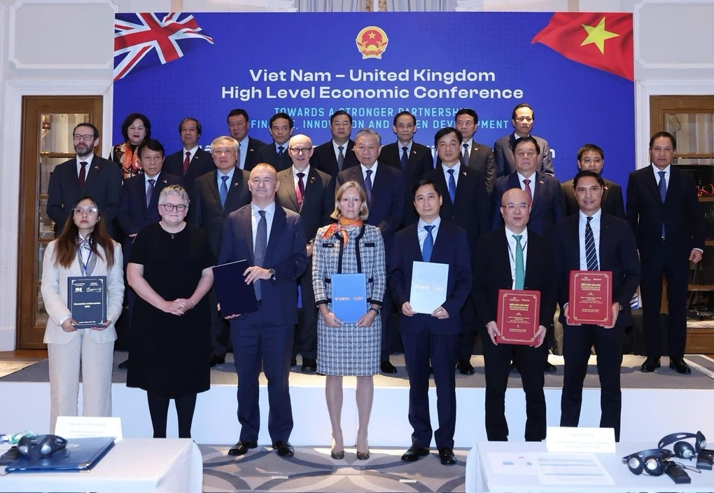 פירסון ו-EMG Education חתמו על הסכם שיתוף פעולה לקידום בינה מלאכותית בחינוך בווייטנאם - 1 Pearson và EMG Education ký kết hợp tác thúc đẩy AI trong giáo dục Việt Nam - 1