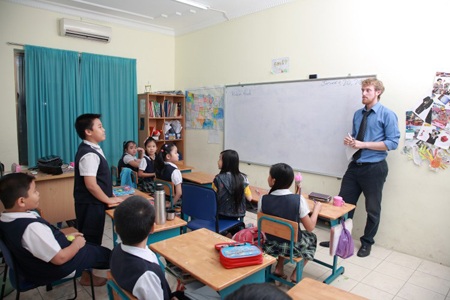 Vô lý quy định trẻ dưới 5 tuổi không được học chương trình nước ngoài