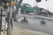 Nổi bật tuần qua: Người đi xe máy suýt mất mạng vì lọt điểm mù xe tải