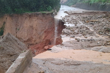 Bình Định đối phó tình trạng sạt lở trong đợt mưa lớn