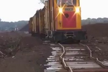 Choáng với những cung đường sắt xuống cấp nghiêm trọng