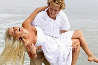 Vợ chồng “người đẹp dao kéo” lại tình tứ bên nhau