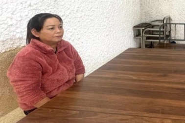 "Cuỗm" hơn 1,2 cây vàng khi đến nhà người quen xin quần áo cũ