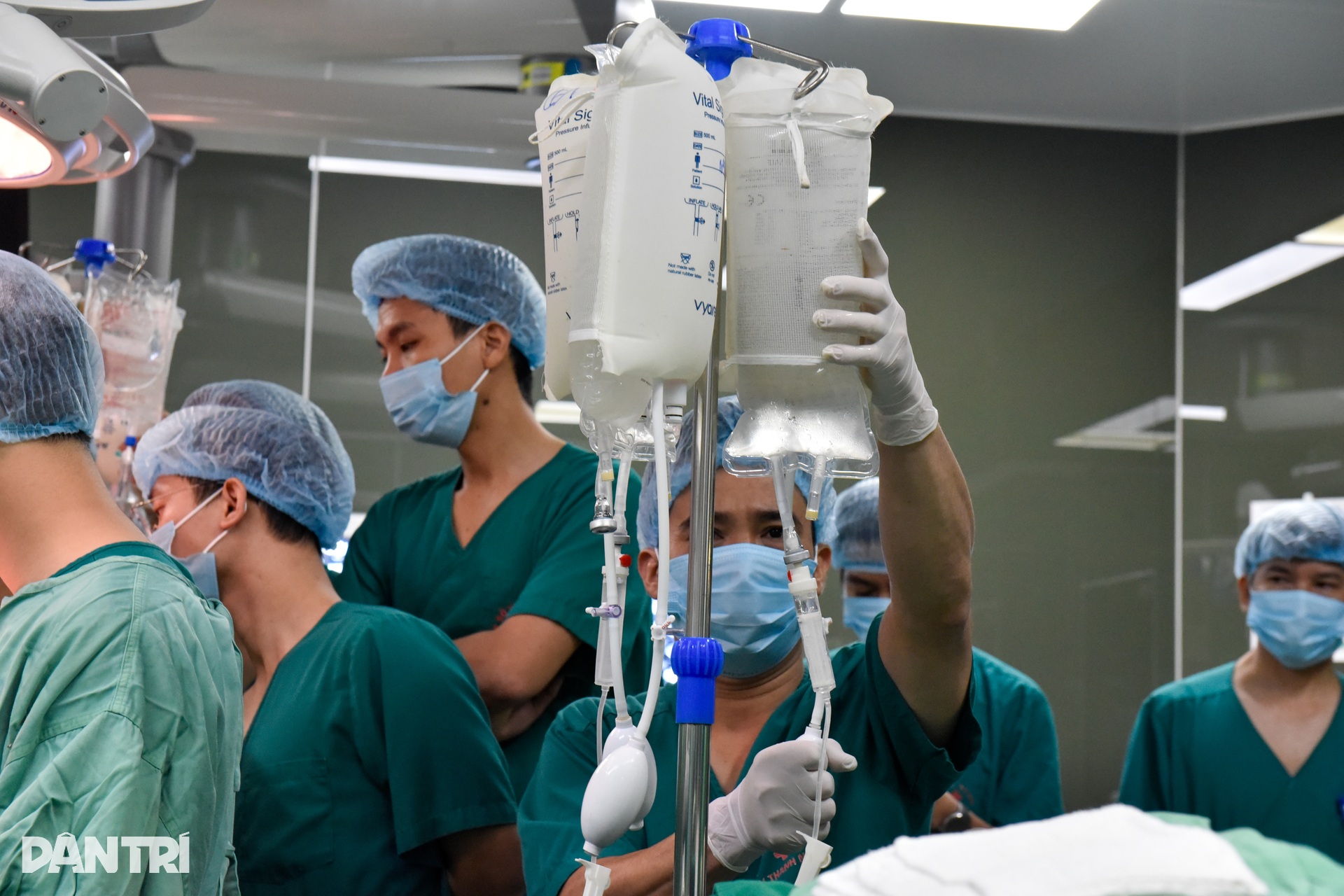 10 tiếng cân não để người đàn ông tái sinh 4 cuộc đời - 5 10 tiếng cân não để người đàn ông tái sinh 4 cuộc đời - 5