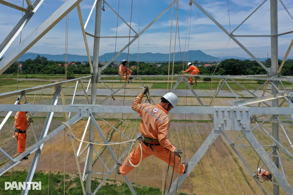 Đưa lỗ vào giá điện: Chuyên gia nêu cần minh bạch, hợp lý tránh gây sốc - 1 Đưa lỗ vào giá điện: Chuyên gia nêu cần minh bạch, hợp lý tránh gây sốc - 1