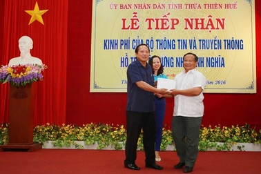 Bộ trưởng Trương Minh Tuấn trao 200 triệu đồng xây nhà tình nghĩa tại Huế