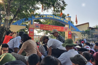 Biển người đổ về Lễ hội chọi trâu Đồ Sơn 2019