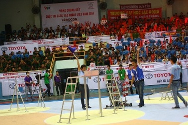 Gay cấn, hấp dẫn vòng bảng thứ 4 của cuộc thi Robocon 2014