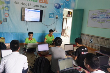 “Hiệp sỹ” truyền lửa đam mê khoa học