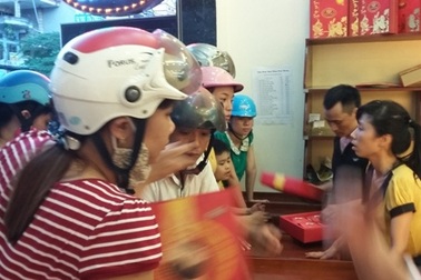 Thị trường bánh Trung thu: Chen chúc đi mua bánh gia truyền