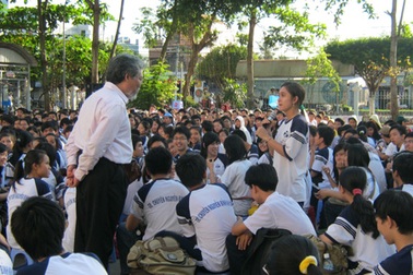 Báo động tình trạng nữ sinh bỏ nhà đi bụi vì... facebook