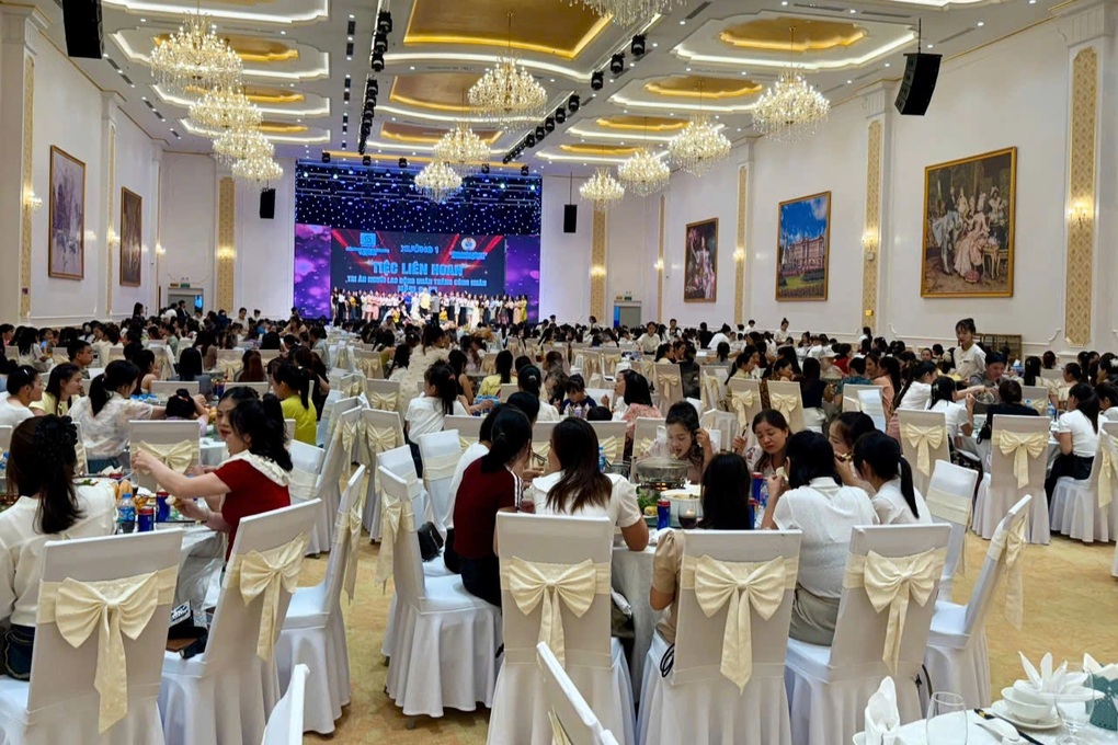 Công ty may chi 5,2 tỷ đồng mời công nhân dự tiệc ở nhà hàng hạng sang - 1 Công ty may chi 5,2 tỷ đồng mời công nhân dự tiệc ở nhà hàng hạng sang - 1
