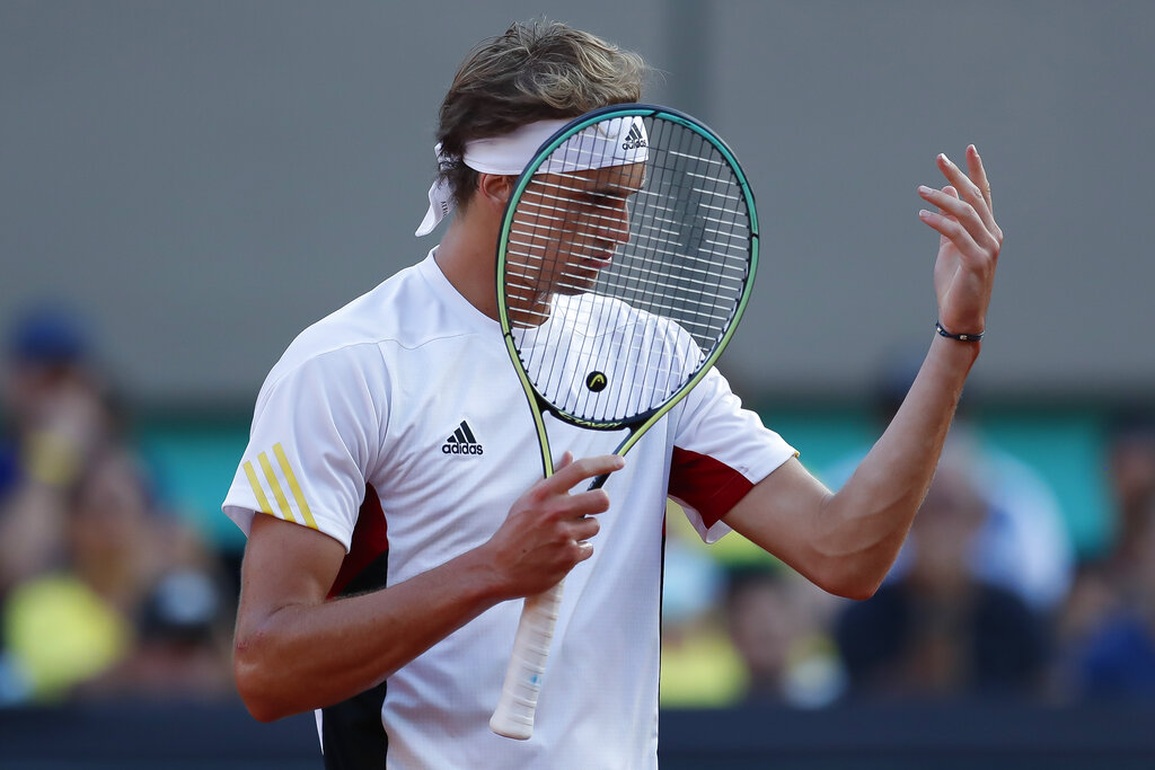 Zverev cảm thấy may mắn khi thoát án phạt nặng do tấn công trọng tài - 2 Zverev cảm thấy may mắn khi thoát án phạt nặng do tấn công trọng tài - 2