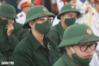 Bộ Quốc phòng xem xét lại quy định về cận thị, hình xăm khi tuyển quân