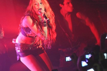 Miley Cyrus không cố tạo hình ảnh hư hỏng