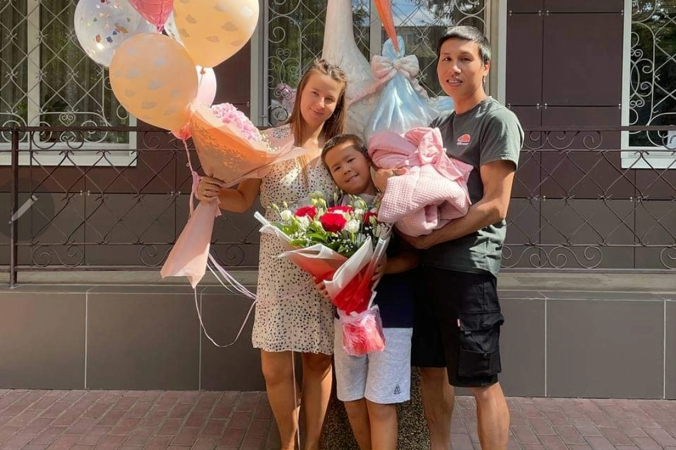 Cô gái Ukraine theo chồng về Việt Nam nhặt rau, bán hàng qua mạng - 1 Cô gái Ukraine theo chồng về Việt Nam nhặt rau, bán hàng qua mạng - 1