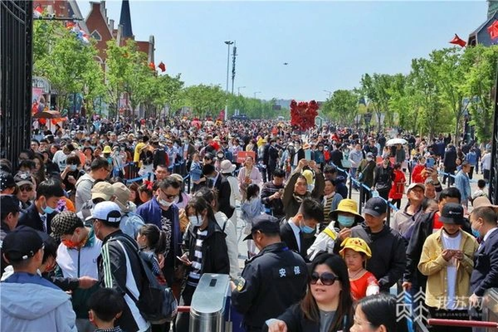 Trung Quốc mở toang cửa, lượng khách quốc tế vẫn kém mặn mà đến thưa thớt - 4 Trung Quốc mở toang cửa, lượng khách quốc tế vẫn kém mặn mà đến thưa thớt - 4